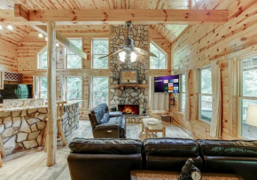 Private Luxury Cabin w Pool Table and Firepit